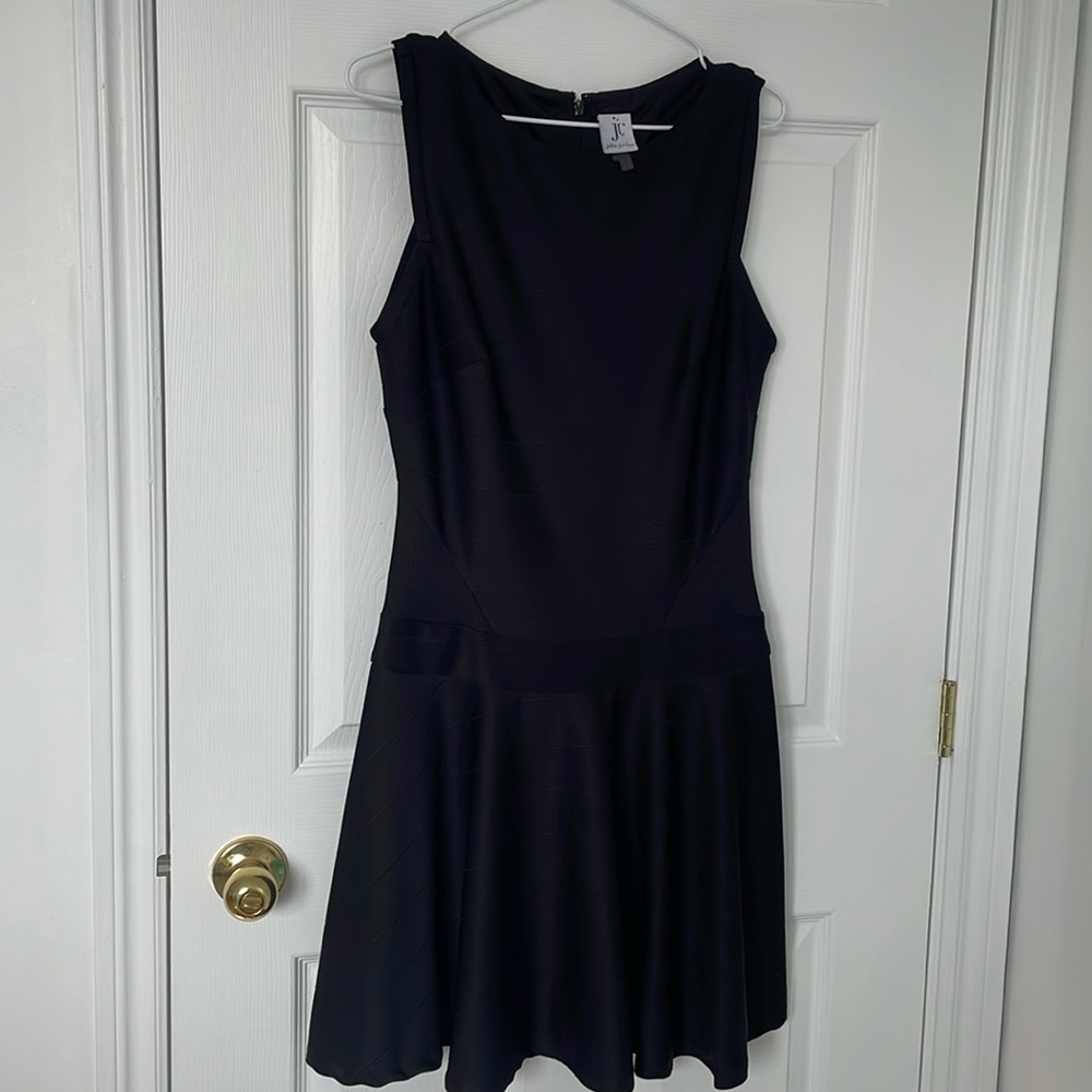 Magnifique robe noire. Julia & Jordan